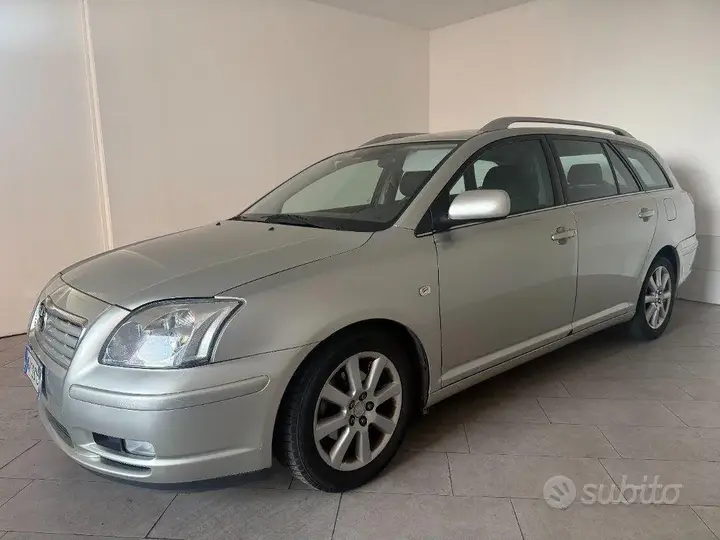 Toyota Avensis 2003 photo 2