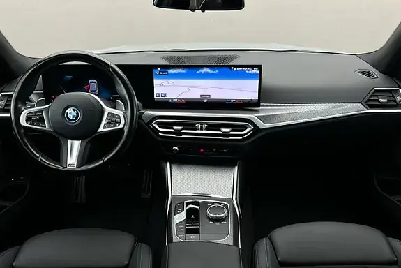 BMW 330E 2024 photo 3