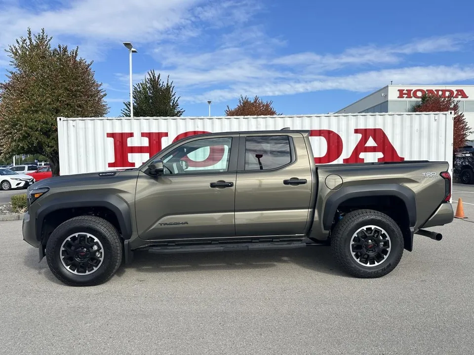 Toyota Tacoma 2026 photo 2