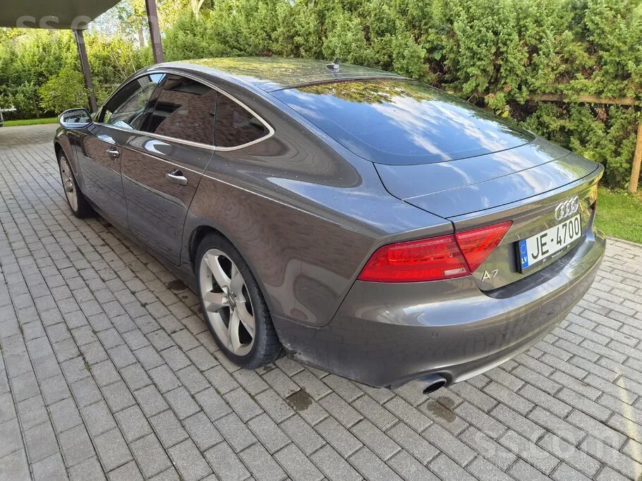Audi A7 2013 photo 2