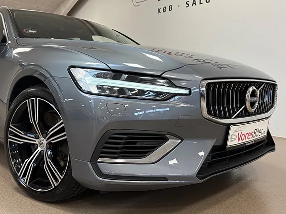 Volvo V60 2021 photo 2