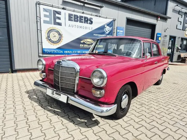Mercedes-Benz 200 D