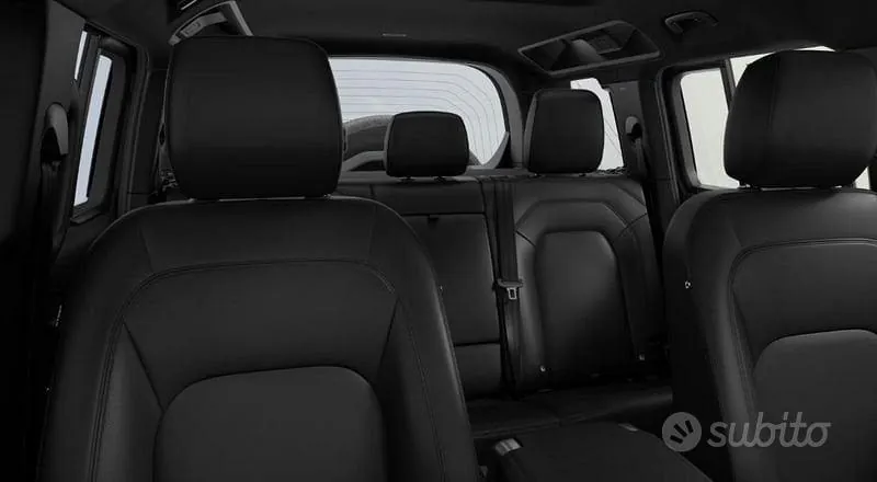 Land Rover Defender 2026 photo 5