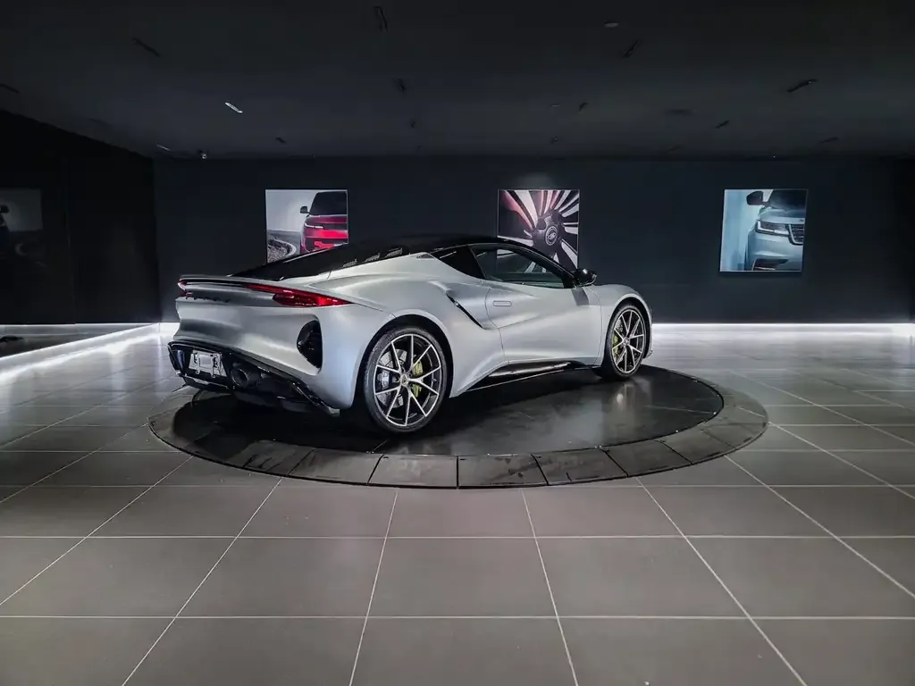 Lotus Emira 2024 photo 5