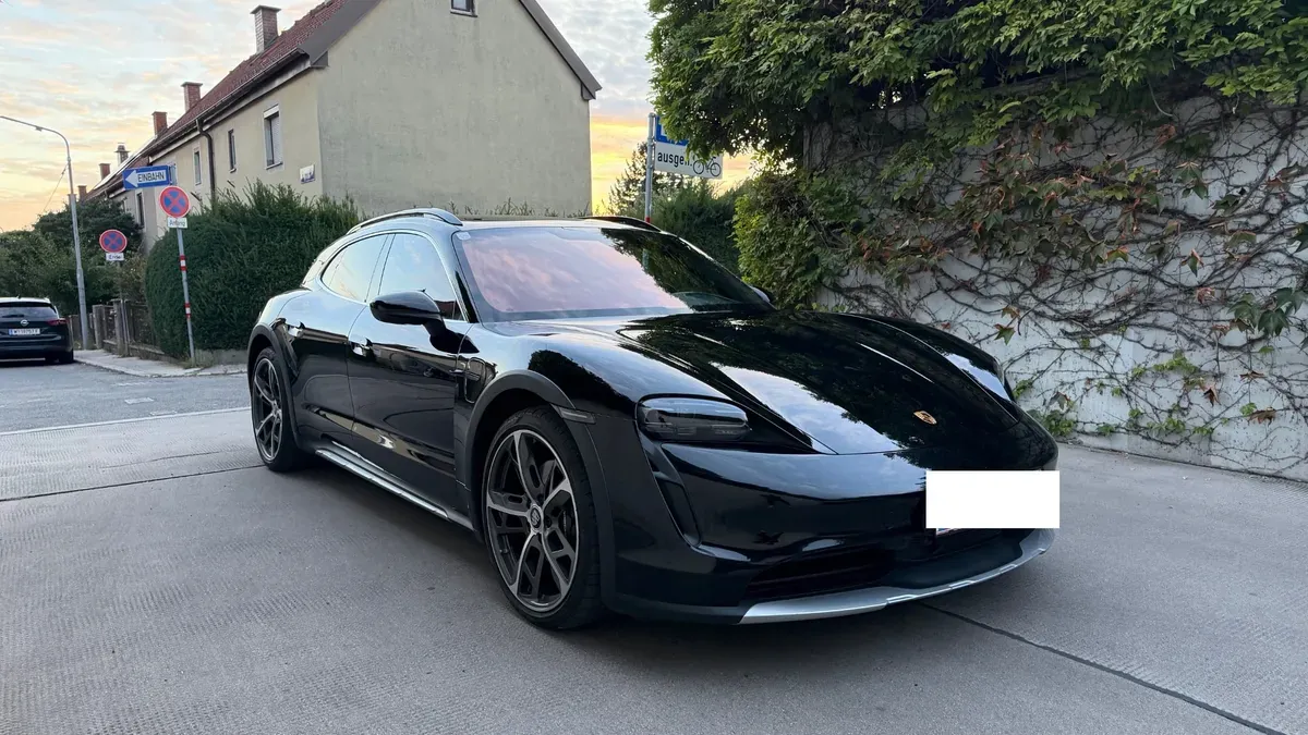 Porsche Taycan 2023 photo 2