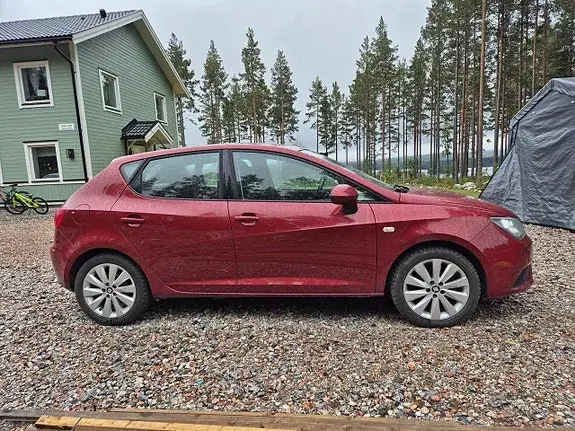 Seat Ibiza 2014 photo 2