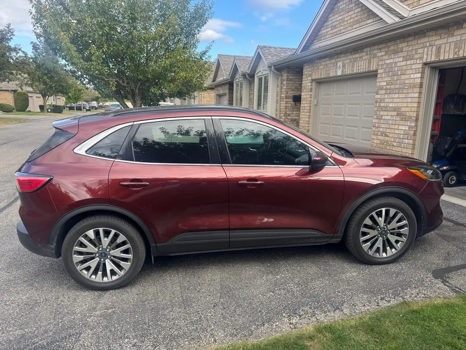 Ford Escape 2021 photo 2