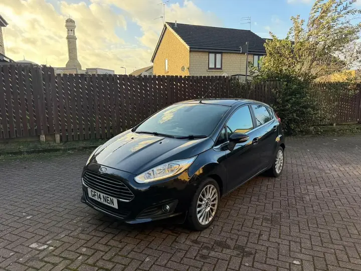 Ford Fiesta 2014 photo 2