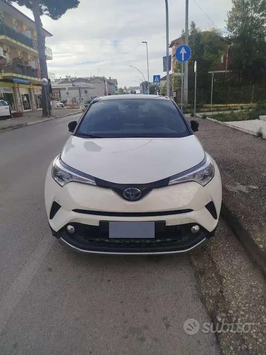 Toyota C-Hr 2018 photo 2