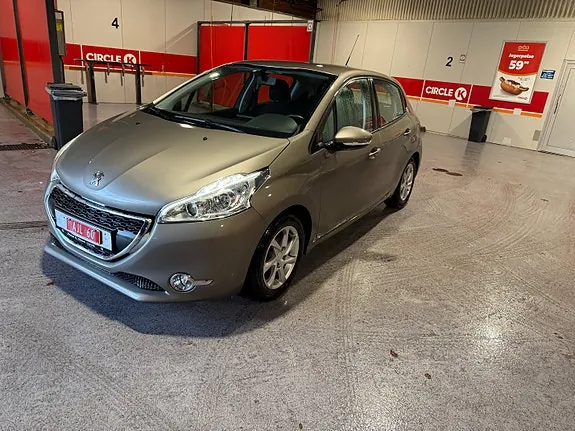 Peugeot 208 2012 photo 2