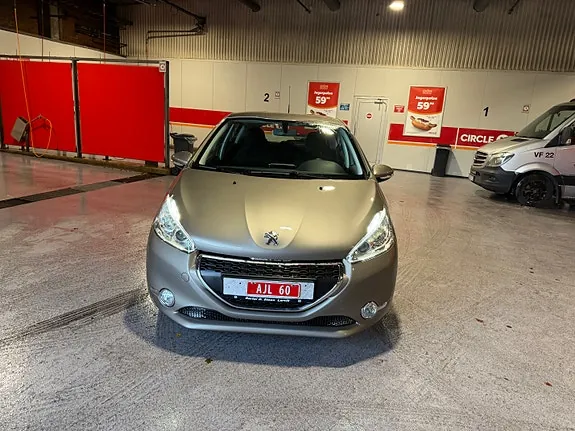 Peugeot 208 2012 photo 3