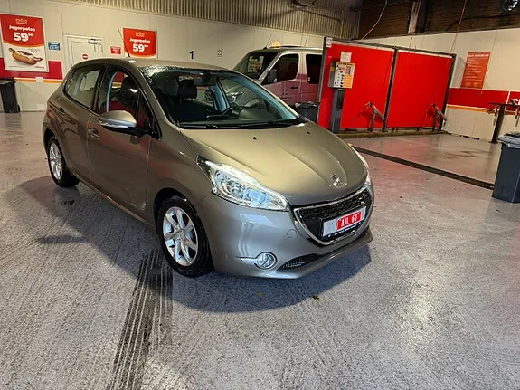 Peugeot 208 2012 photo 4