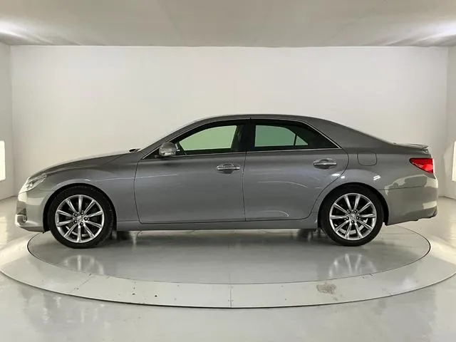 Toyota Mark X 2012 photo 4