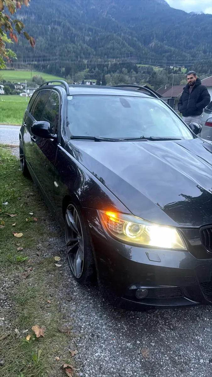 BMW 3 Series 2009 photo 2