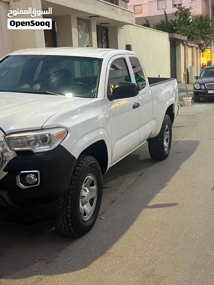 Toyota Tacoma 2017 photo 2