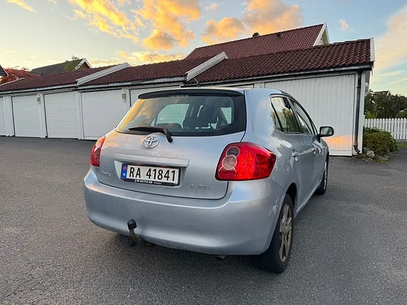 Toyota Auris 2008 photo 3