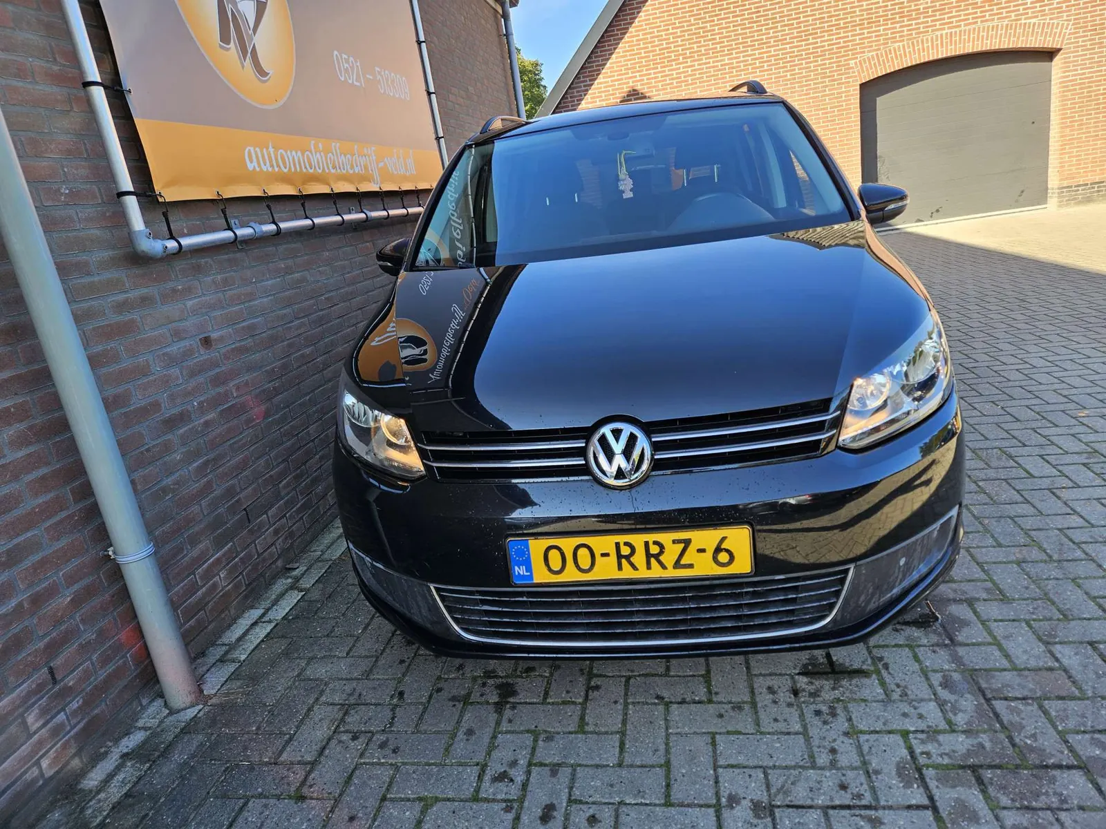 Volkswagen Touran 2011 photo 2