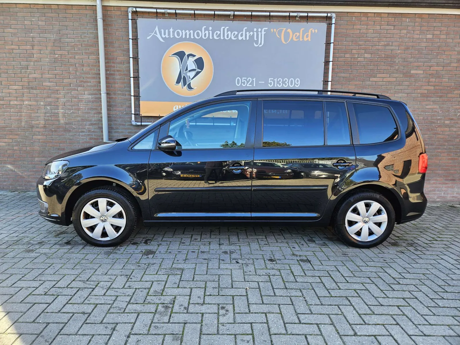 Volkswagen Touran 2011 photo 3