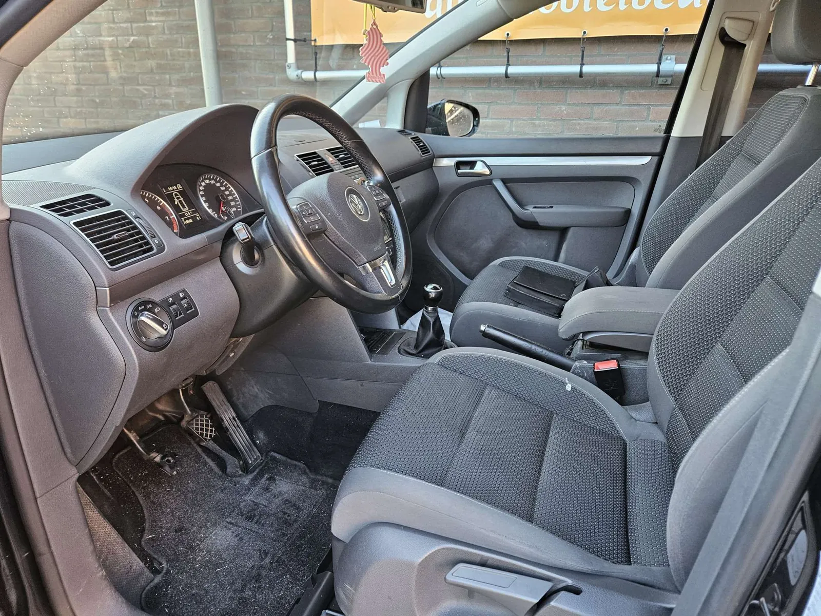 Volkswagen Touran 2011 photo 4