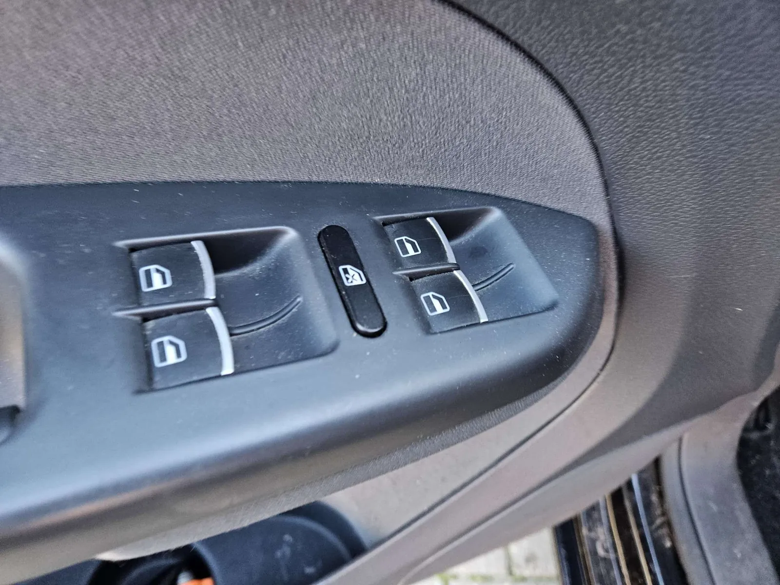 Volkswagen Touran 2011 photo 5