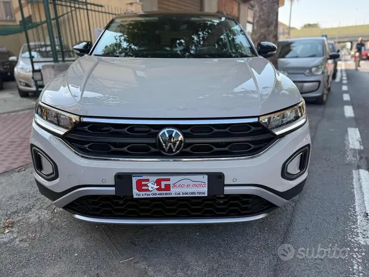 Volkswagen T-Roc 2023 photo 3