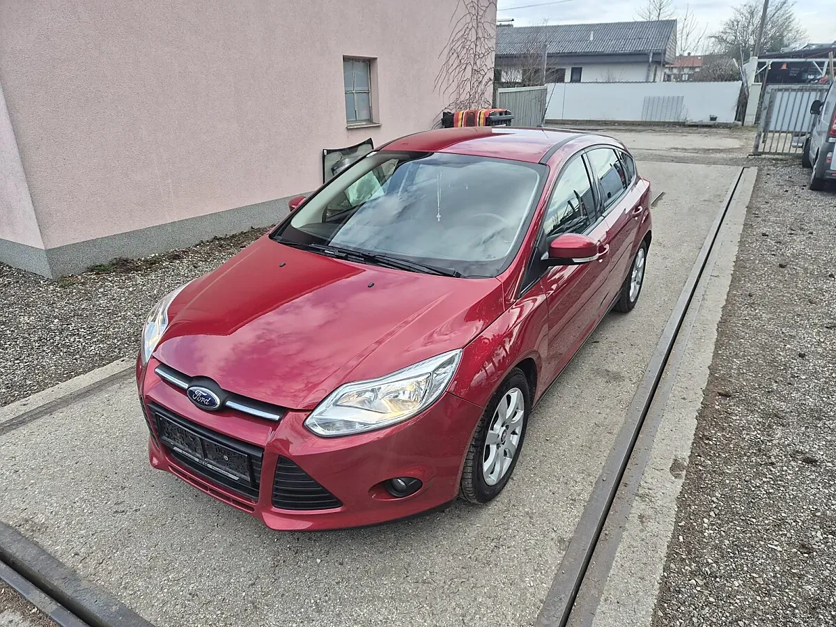 Ford Focus 2012 photo 2