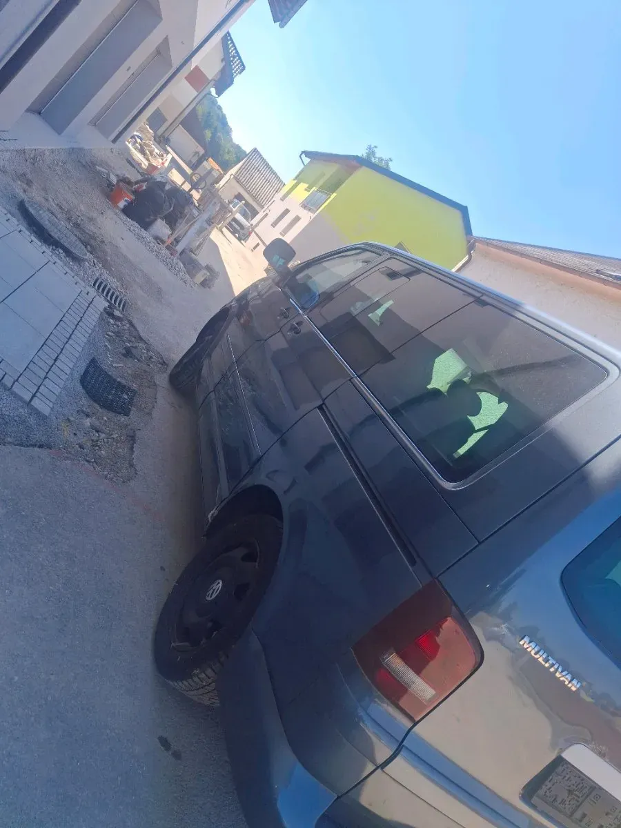 Volkswagen T5 2004 photo 3