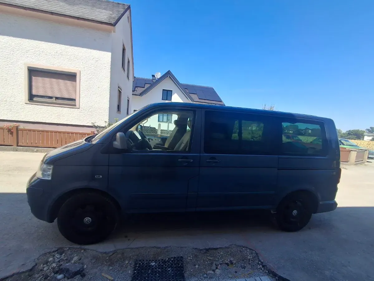 Volkswagen T5 2004 photo 2