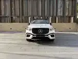Mercedes-Benz Gls-Class 2025 photo 3