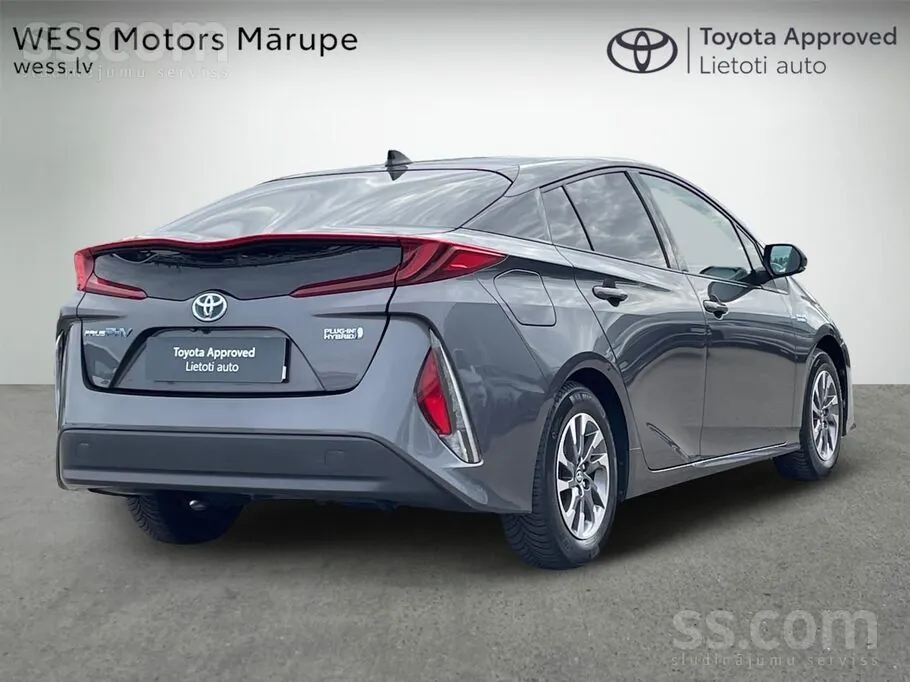 Toyota Prius 2018 photo 2