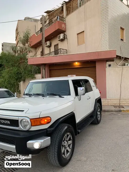Toyota Fj 2011 photo 2