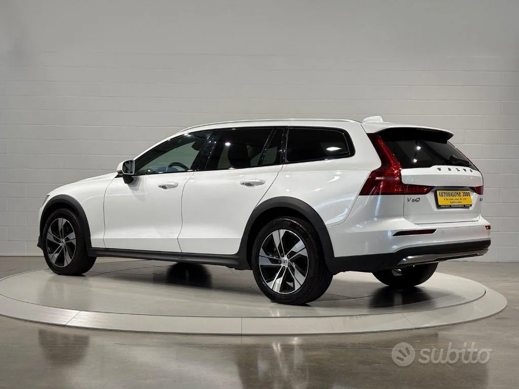 Volvo V60 2023 photo 3