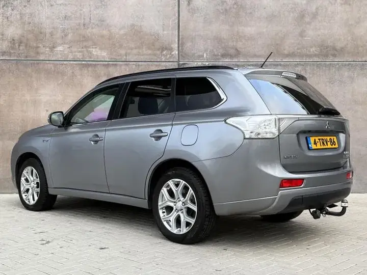 Mitsubishi Outlander 2014 photo 2