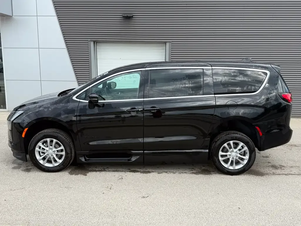 Chrysler Pacifica 2027 photo 3