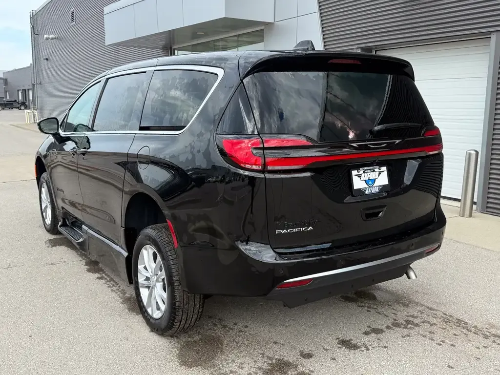 Chrysler Pacifica 2027 photo 4