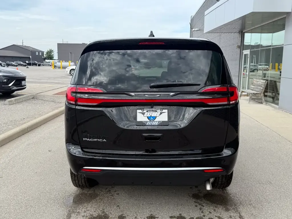 Chrysler Pacifica 2027 photo 5