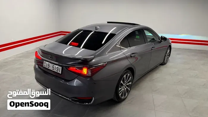 Lexus Es 2019 photo 2