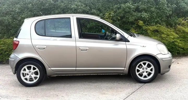 Toyota Yaris 2005 photo 2