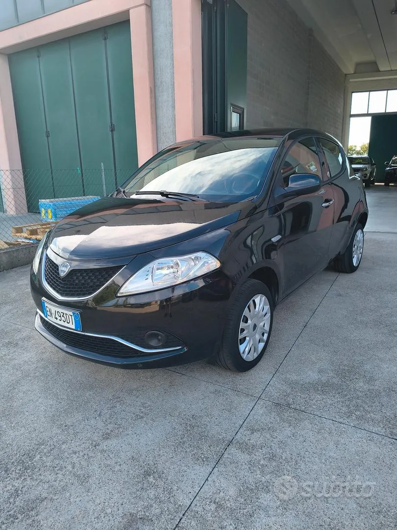 Lancia Ypsilon