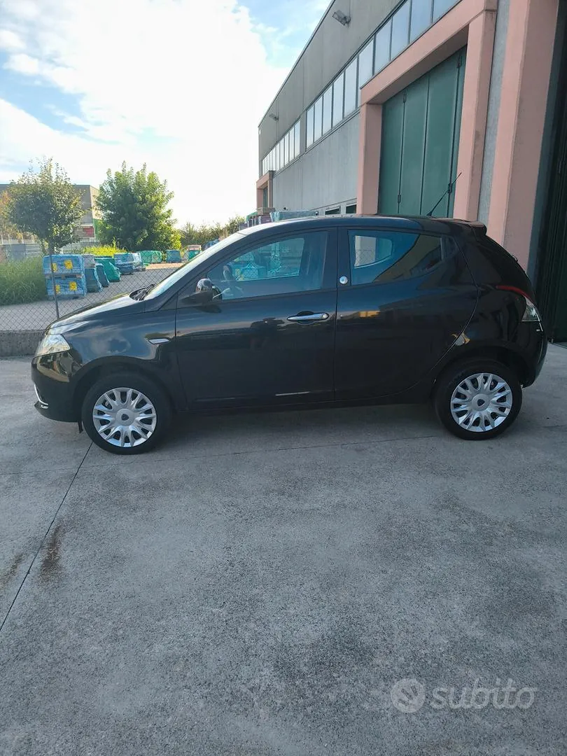 Lancia Ypsilon 2013 photo 2