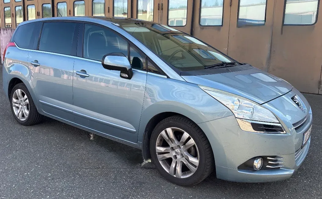 Peugeot 5008 2010 photo 2