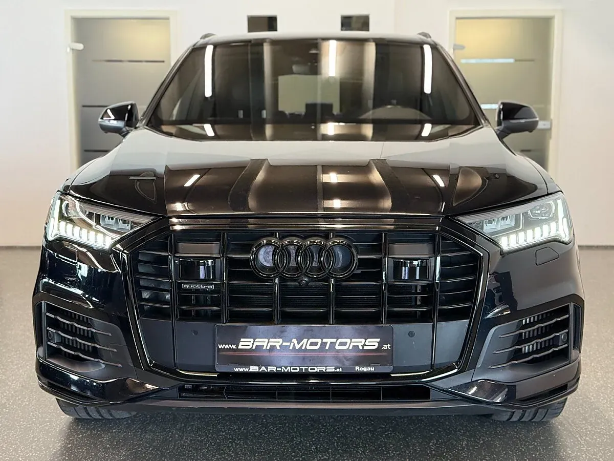 Audi Q7 2021 photo 2