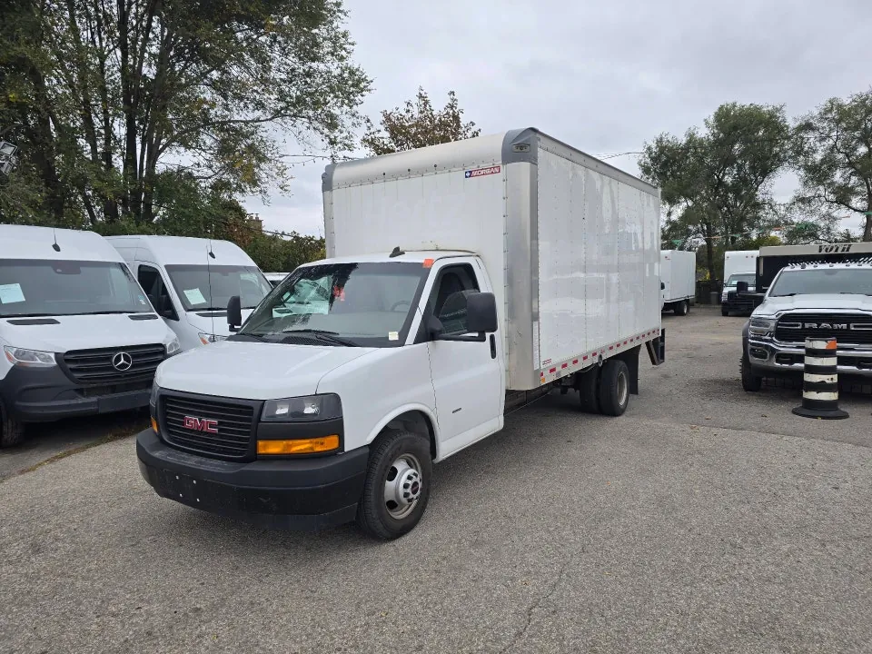 GMC Savana 2022 photo 2