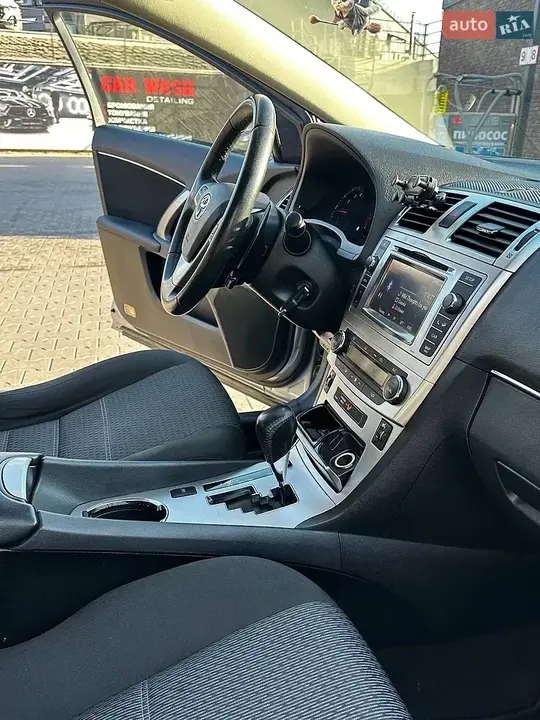 Toyota Avensis 2012 photo 4