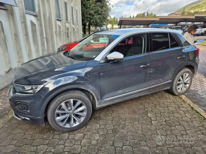 Volkswagen T-Roc 2018 photo 2
