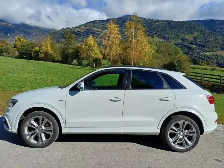 Audi Q3 2012 photo 2