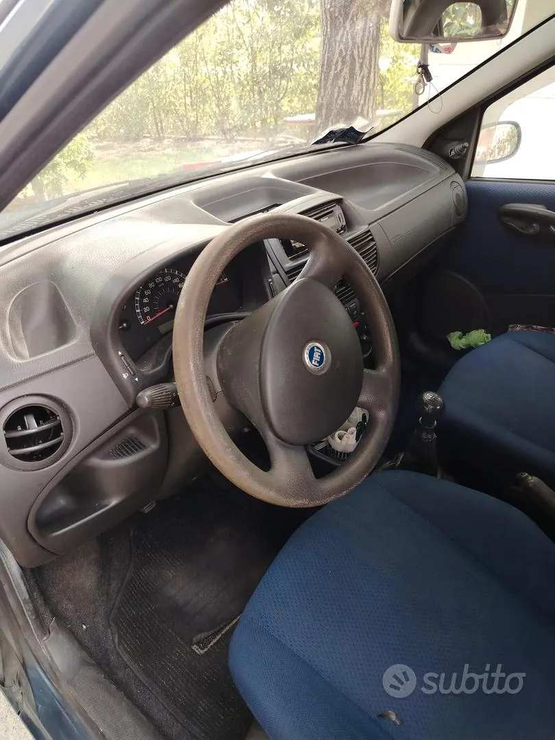 Fiat Punto 2004 photo 4