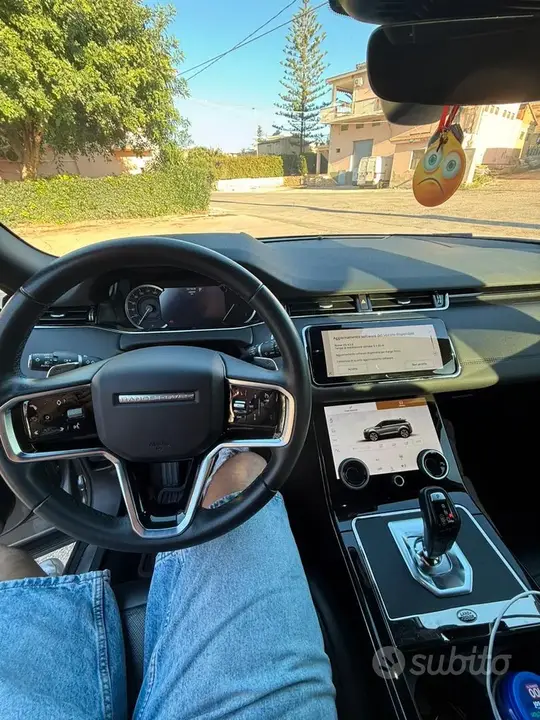 Land Rover Range Rover Evoque 2023 photo 2