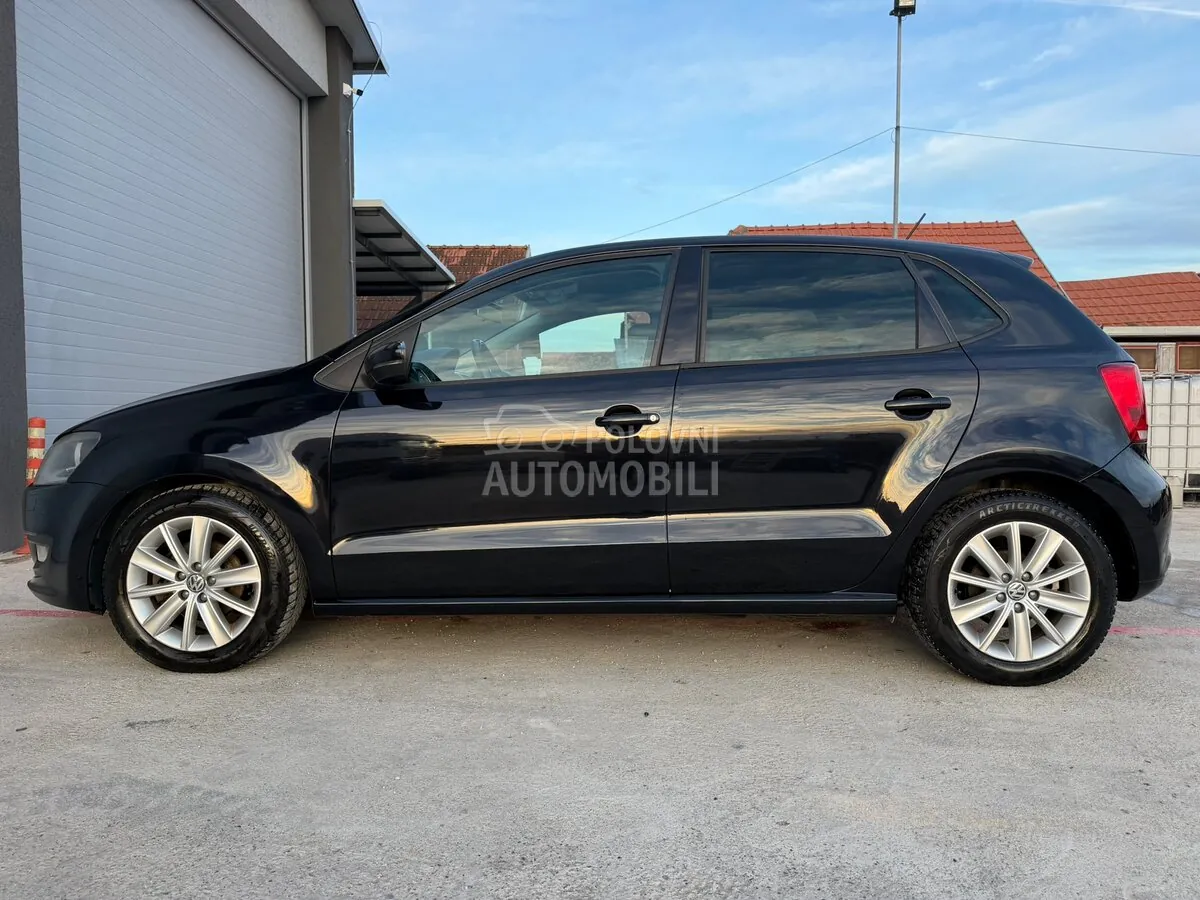 Volkswagen Polo 2011 photo 2