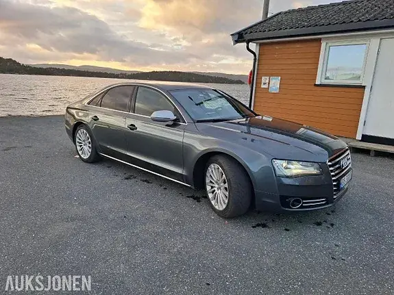 Audi A8 2011 photo 3